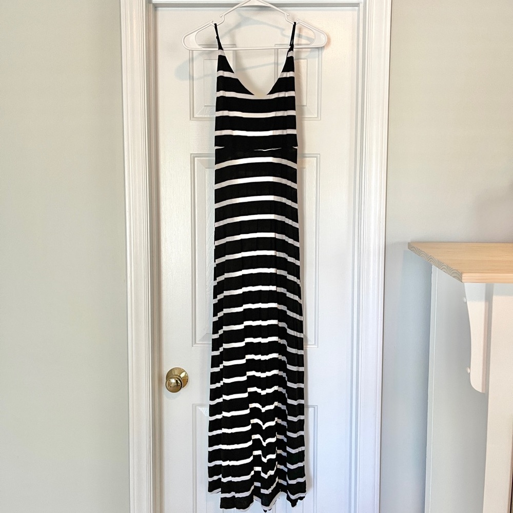 Black & white stripped maxi dress